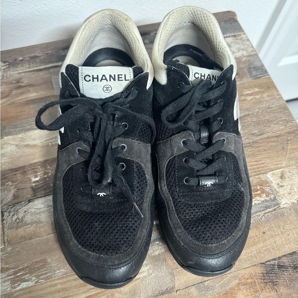 CHANEL Black and White sneakers size 39 - Picture 3 of 5